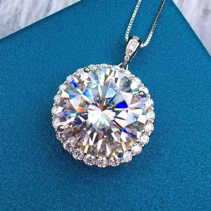7 Carat Trendy Fashion Pendant